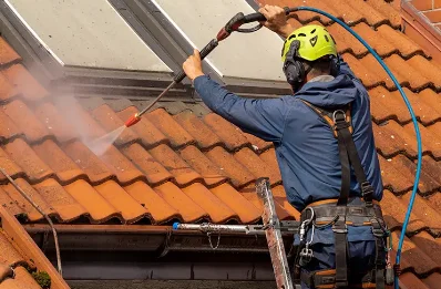 Démoussage et hydrofuge de toiture à Romescamps